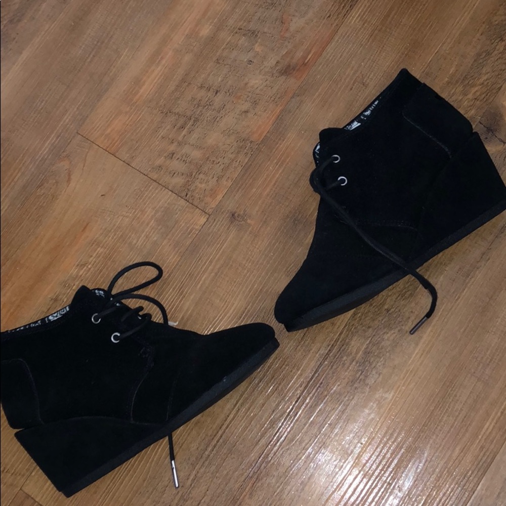 Black toms